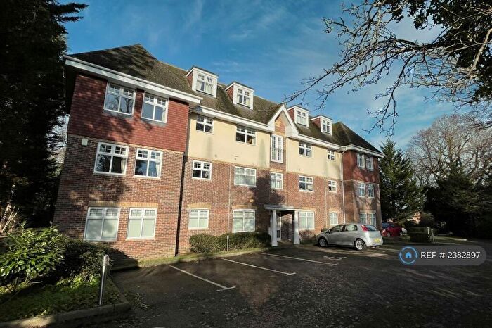 3 Bedroom Flat To Rent In Brecon Heights, Crawley, RH11