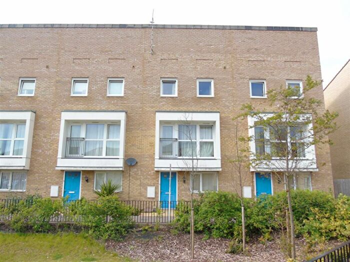 5 Bedroom Town House For Sale In Aviation Avenue, Hatfield, AL10
