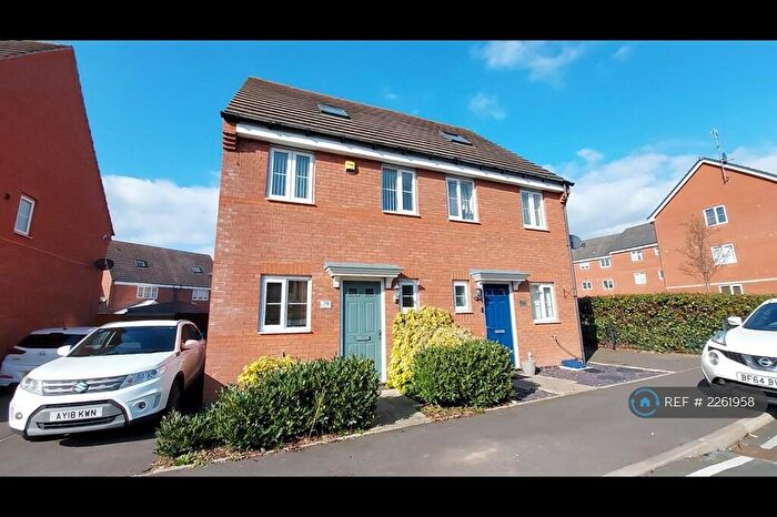 3 Bedroom Semi-Detached House To Rent In Old College Avenue, Oldbury, B68