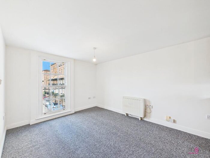 2 Bedroom Flat To Rent In Hewlett Road, Cheltenham, GL52