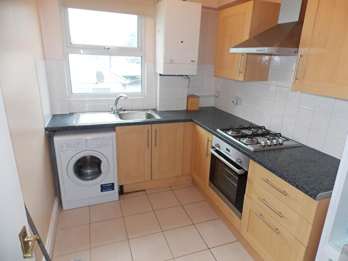 2 Bedroom Flat To Rent In High Road Leytonstone, London, E11