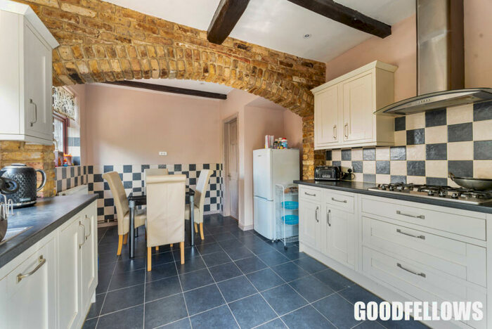 4 Bedroom House To Rent In Grennell Road, Sutton, Surrey, SM1