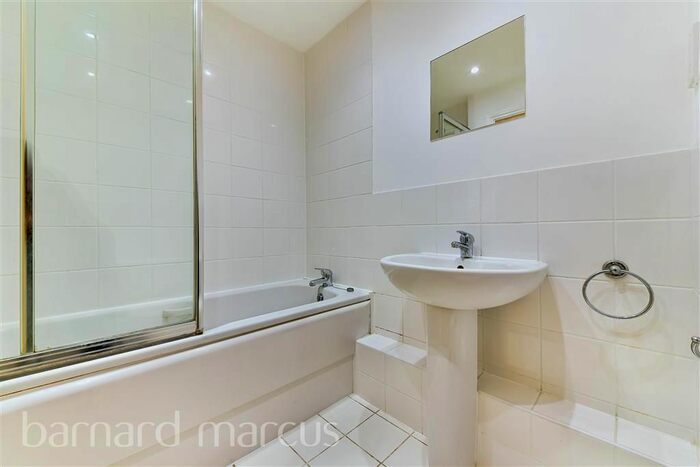 1 Bedroom Flat To Rent In Heath Road, Twickenham, TW1