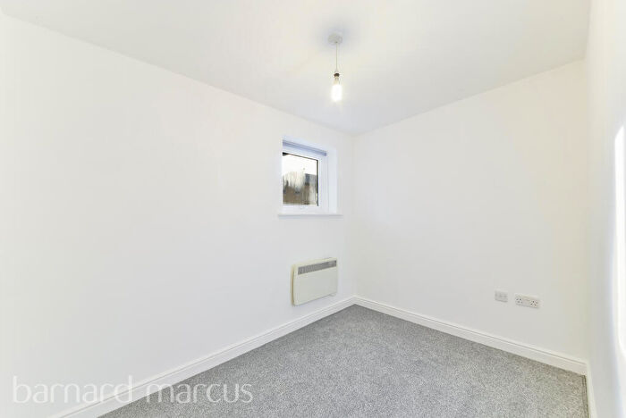 2 Bedroom Apartment To Rent In Cline Road, Bounds Green, N11