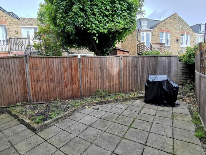 1 Bedroom Flat To Rent In Smeaton Road, Southfields, SW18