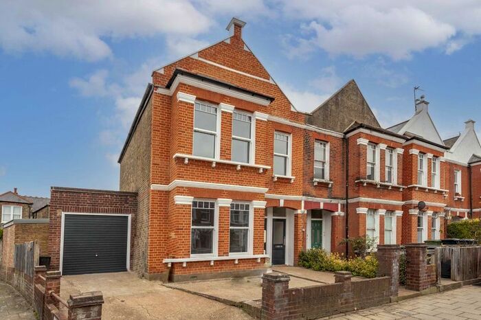 3 Bedroom Maisonette To Rent In Sternhold Avenue, London SW2