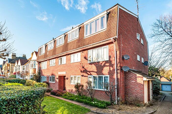 1 Bedroom Flat For Sale In Chase Green Avenue, Enfield, EN2