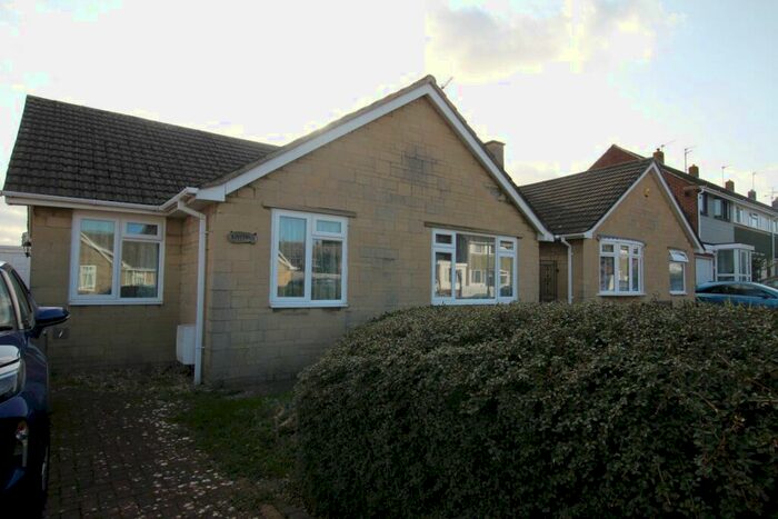3 Bedroom Bungalow To Rent In Egerton Close, Nythe, SN3