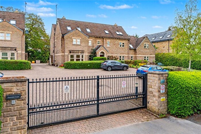 3 Bedroom Apartment For Sale In Apartment, Dunstarn Court, Dunstarn Drive, Leeds, West Yorkshire, LS16