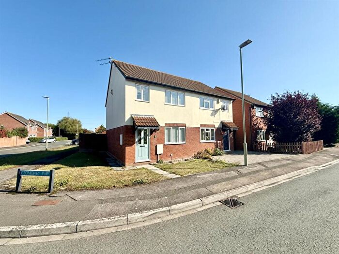 3 Bedroom Semi Detached House For Sale In Clomoney Way, Longlevens, Gloucester, GL2