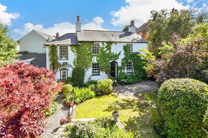 2 Bedroom Link Detached House For Sale In Sandwich Road, Sandwich, Kent, CT13