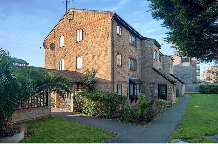 1 Bedroom Flat To Rent In Bridge Road, Grays, RM17