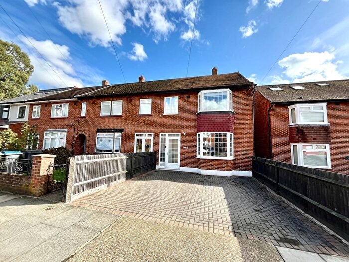 3 Bedroom End Terrace House For Sale In Buckland Road, Chessington, Surrey., KT9