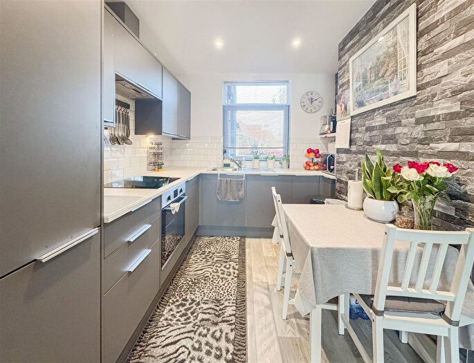3 Bedroom Maisonette For Sale In Brook Street, Hastings, TN34