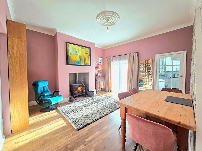 3 Bedroom End Of Terrace House For Sale In Castleford Road, Normanton, WF6