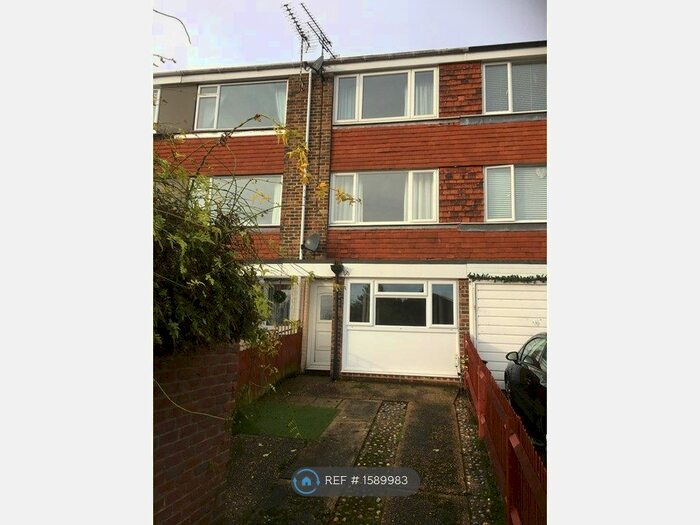 3 Bedroom Terraced House To Rent In Church Mews, Rainham, ME8