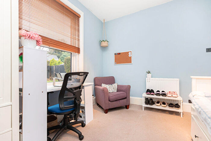 2 Bedroom Flat For Sale In Ensbury Avenue, Bournemouth, Dorset, BH10