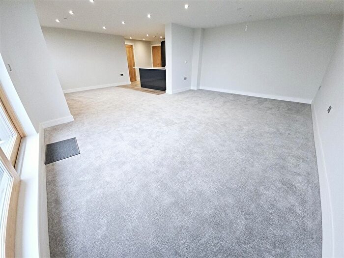 2 Bedroom Apartment For Sale In The Broadway, Leigh On Sea, Leigh On Sea, SS9
