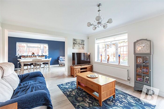 4 Bedroom Detached House For Sale In Woodberry Road, Wickford, Essex, SS11