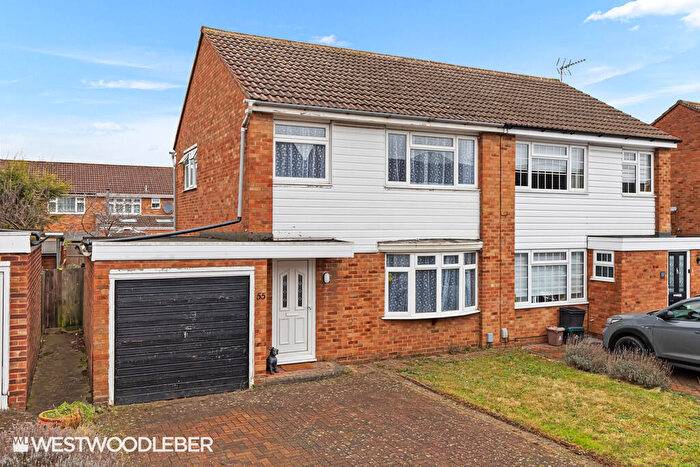 3 Bedroom Semi-Detached House To Rent In Ranworth Avenue, Hoddesdon, EN11