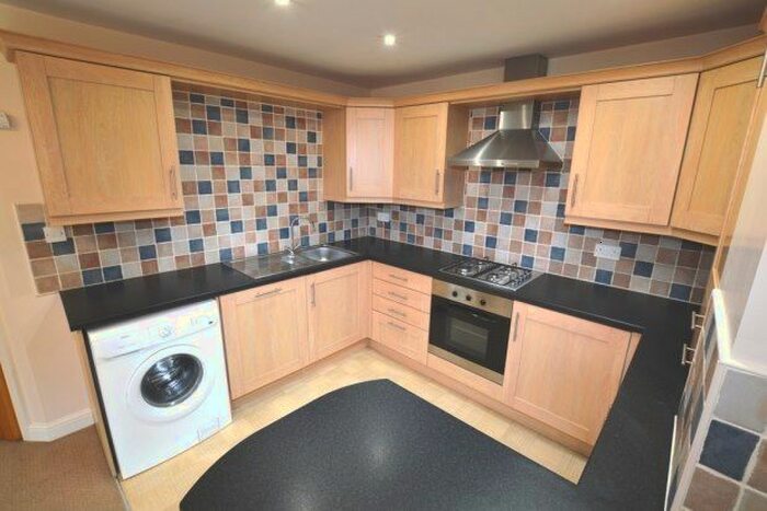 2 Bedroom Flat To Rent In Chesterfield Road, Dronfield S18