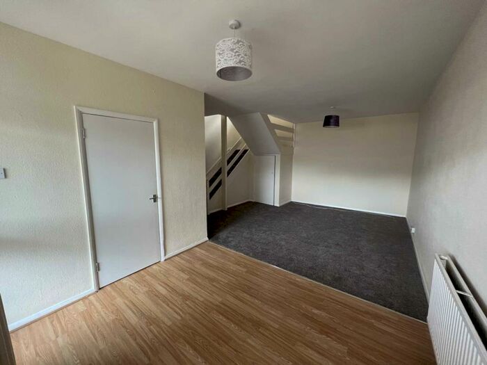 2 Bedroom Flat To Rent In Bedford Square, Dunstable, LU5