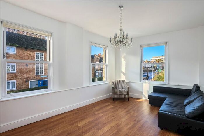 3 Bedroom Flat To Rent In Kenworthy Road, Hackney, London, E9