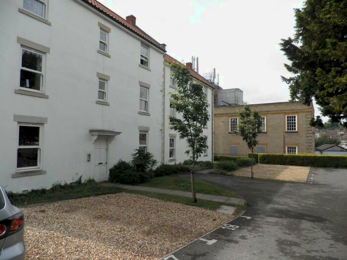2 Bedroom Flat To Rent In Northover Mews, Frome, Somerset, BA11