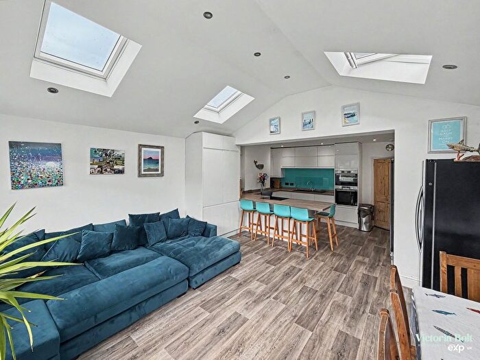 4 Bedroom End Terrace House For Sale In Orchardton Terrace, Plymstock, PL9