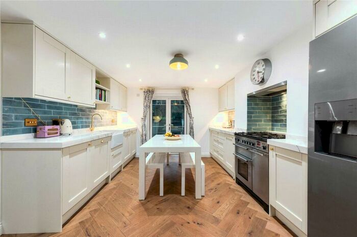 3 Bedroom Terraced House To Rent In Bingham Street, London, N1