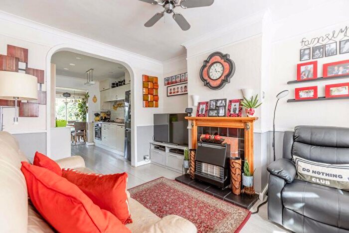 2 Bedroom Semi-Detached House For Sale In Grays Road, Slough, SL1