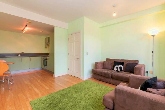 1 Bedroom Flat To Rent In Essex House, Temple Street, B2
