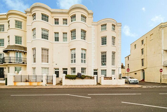 1 Bedroom Flat For Sale In Marine Parade, Worthing, BN11