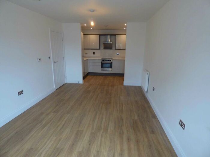 1 Bedroom Flat To Rent In Kensington Court In South Road, Luton, LU1