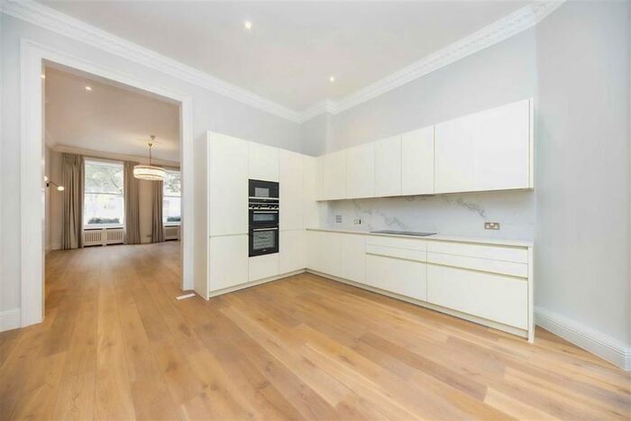 3 Bedroom Flat To Rent In Gloucester Place, London, W1U
