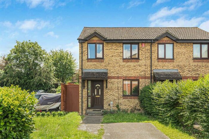 3 Bedroom Semi-Detached House To Rent In Green Pond Close, Walthamstow, London, E17