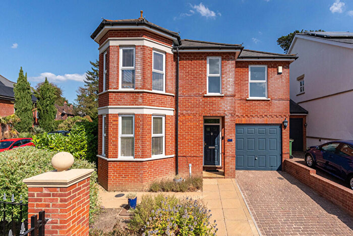 4 Bedroom Link Detached House For Sale In Downsview Gardens, RH4
