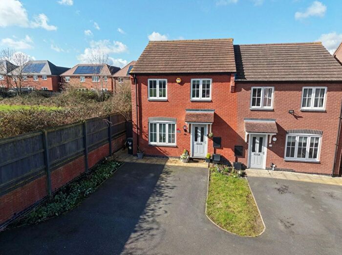 3 Bedroom Semi-Detached House For Sale In Raywell Road, Hamilton, LE5