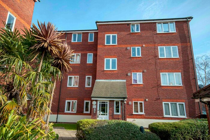 1 Bedroom Flat To Rent In Harlinger Street, London, SE18