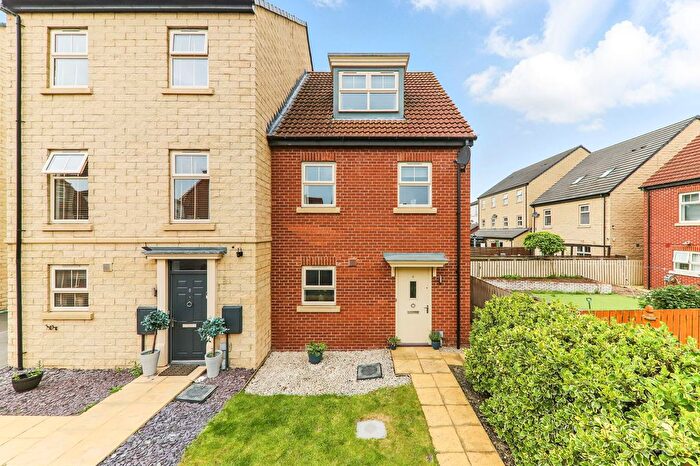 3 Bedroom Semi-Detached House For Sale In Parkers Fold, Ackworth, WF7