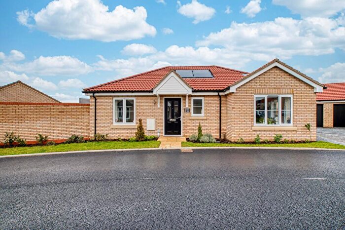 2 Bedroom Detached Bungalow For Sale In Kestrel Road, Hopton, NR31