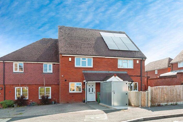 2 Bedroom House For Sale In The Moorings, Basingstoke, Hampshire, RG21