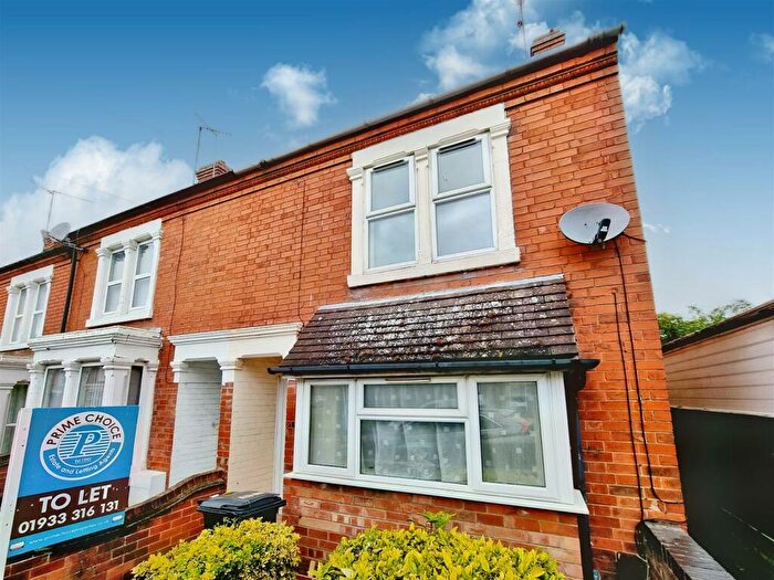 3 Bedroom Terraced House To Rent In Portland Road, Rushden, Northants, NN10