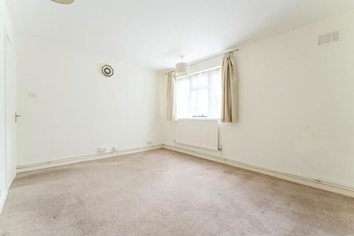 2 Bedroom Flat To Rent In Sandgate House, W5