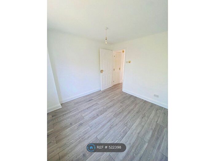 1 Bedroom Flat To Rent In Bartholomew Drive, Romford, RM3