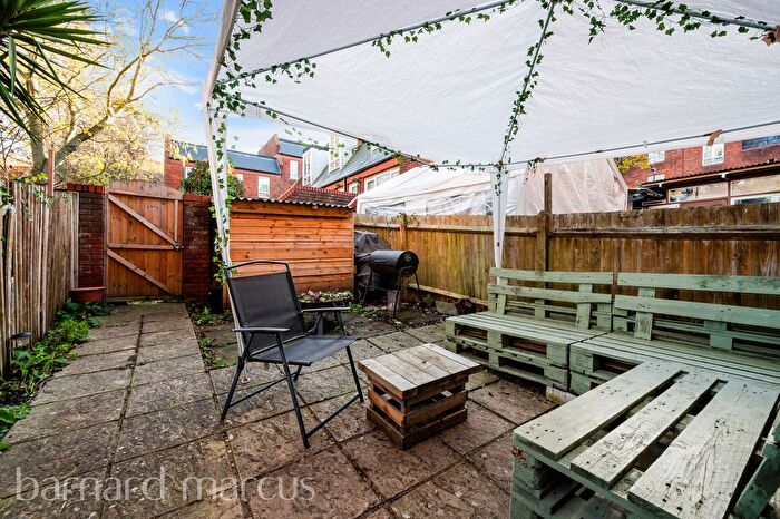 4 Bedroom Flat To Rent In Bowland Road, London, SW4