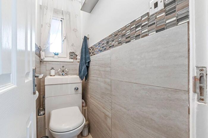 2 Bedroom Flat For Sale In Rotherfield Street, East Canonbury, London, N1