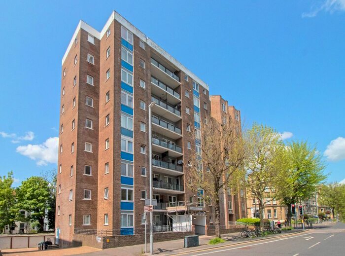 Studio To Rent In The Drive, Hove, BN3