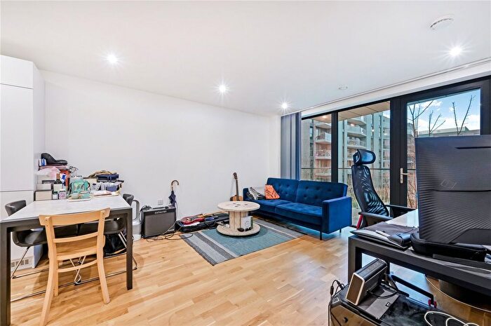 1 Bedroom Flat To Rent In Hawthorne Crescent, London, SE10
