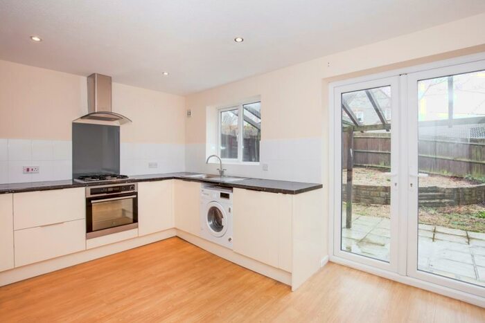 3 Bedroom End Of Terrace House To Rent In Spruce Gardens, Oxford, OX4